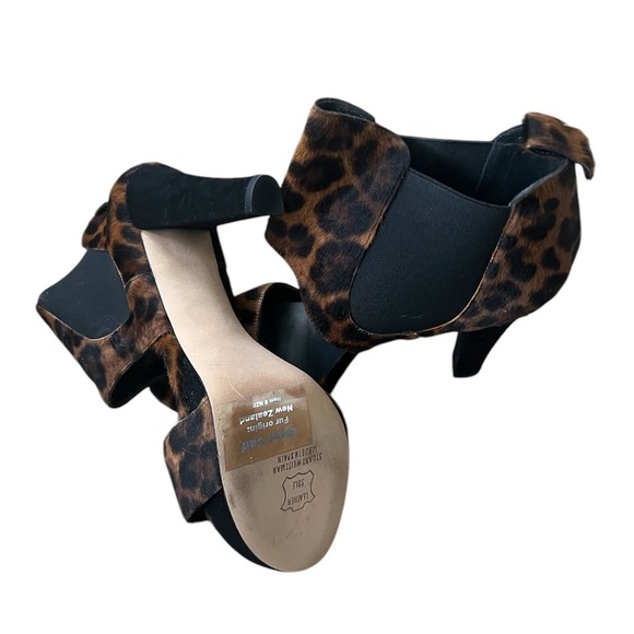 VTG Stuart Weitzman Brown and Black High Heel Sandals with Ankle Strap - Picture 4 of 5